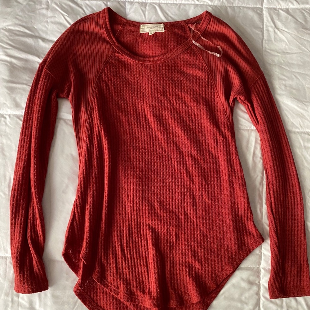 soft rust orange long sleeve tee!!